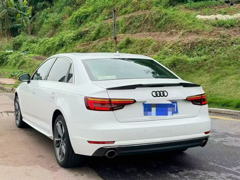 奥迪A4L 驾驶室