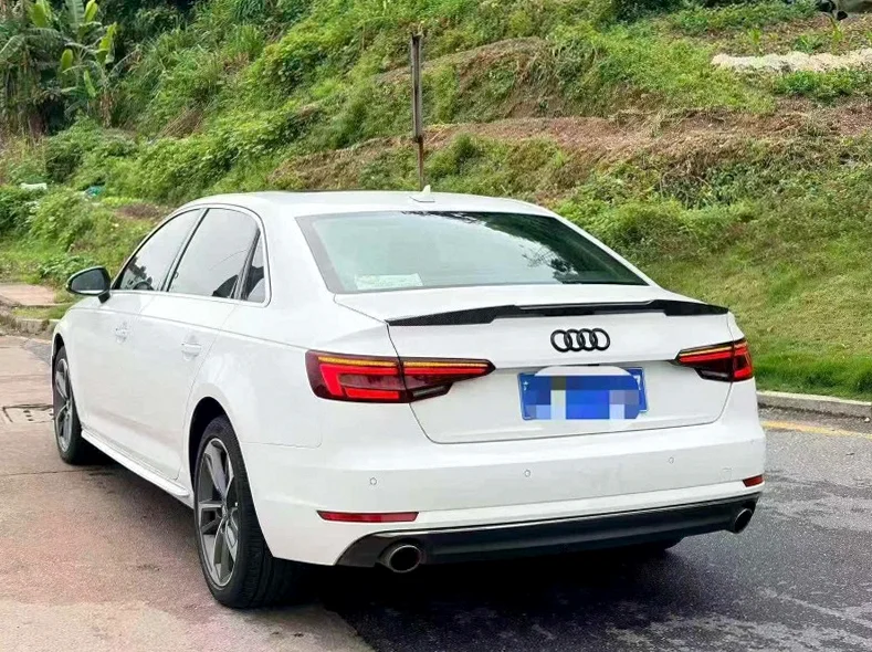 奥迪A4L 内饰后排