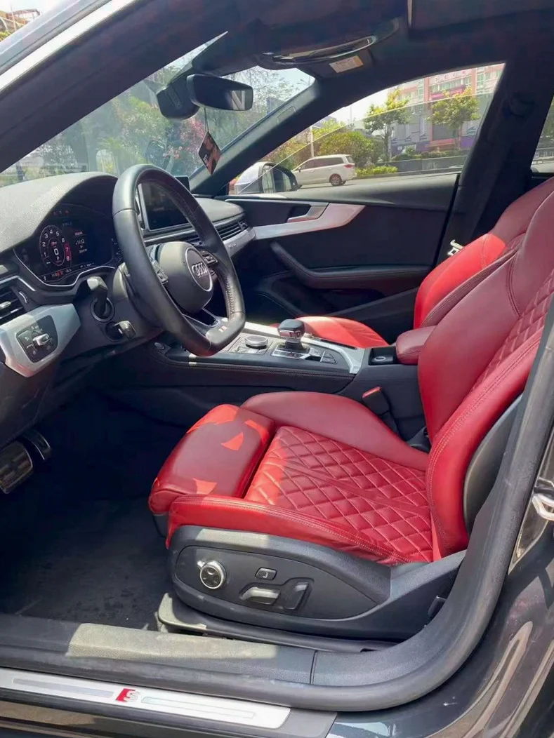 奥迪S5 后面外观一