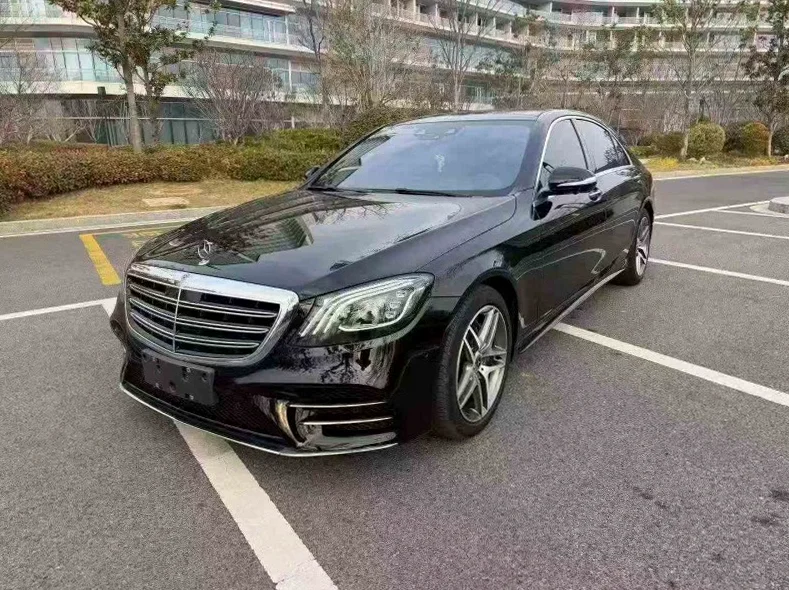 奔驰S 正面外观二
