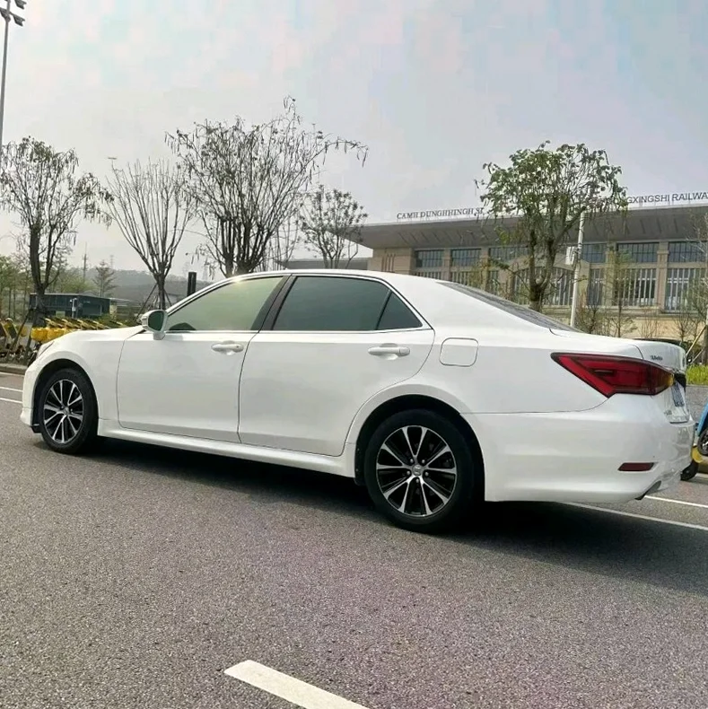 丰田皇冠 正面外观二