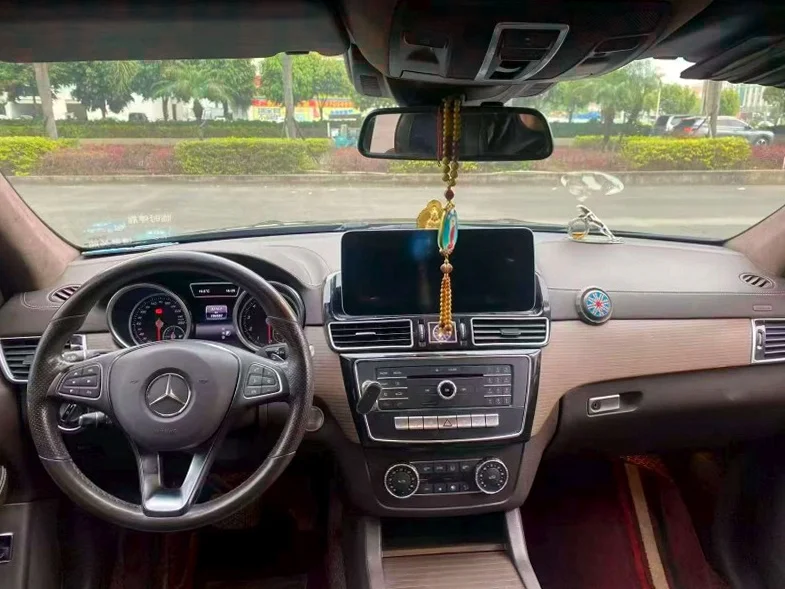 奔驰GLE 后面外观二