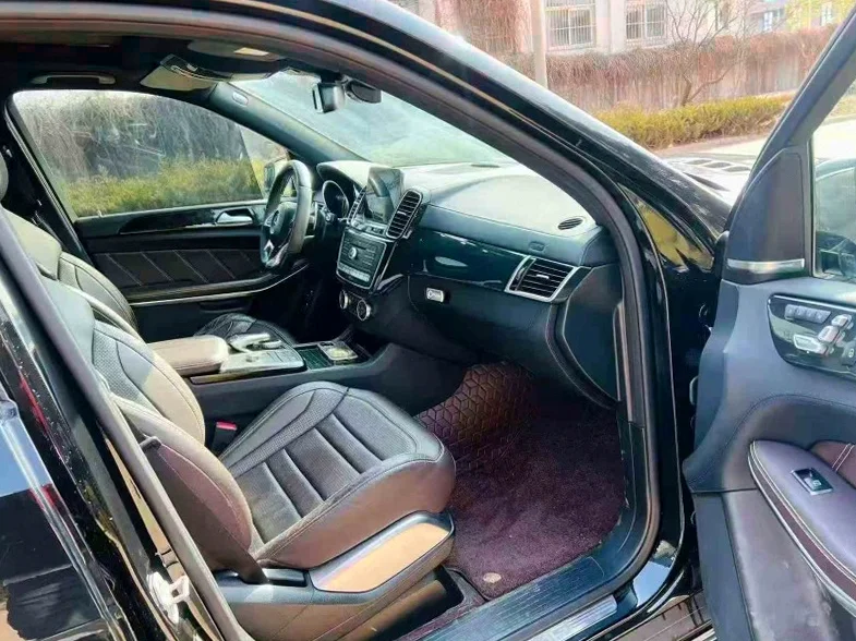 奔驰GLS 驾驶室
