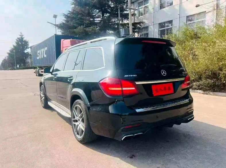 奔驰GLS 后面外观三