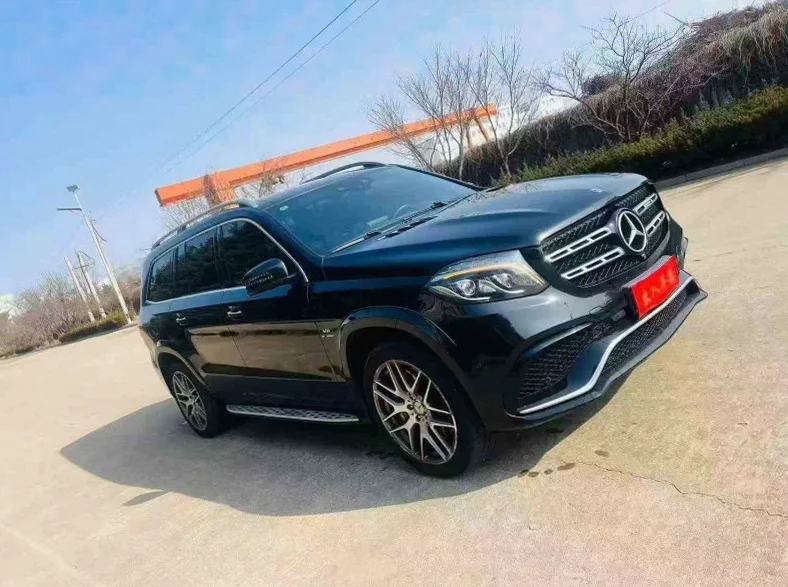 奔驰GLS 正面外观二