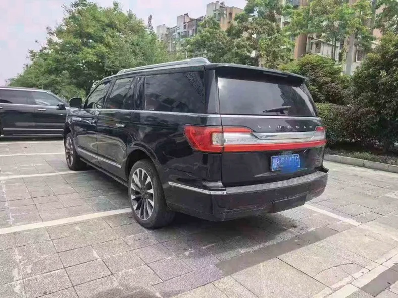 林肯领航员 驾驶室