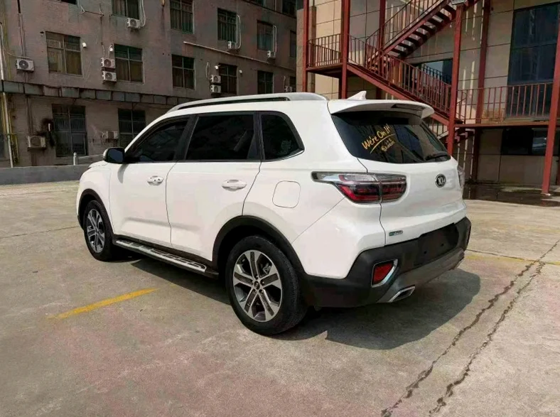起亚智跑 内饰前排