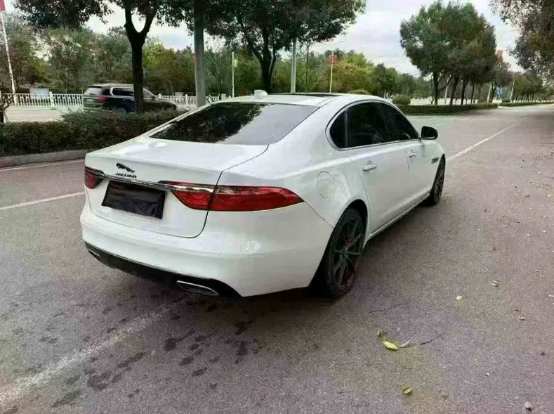 捷豹XFL 驾驶室
