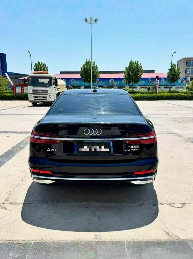 奥迪A6L 内饰后排