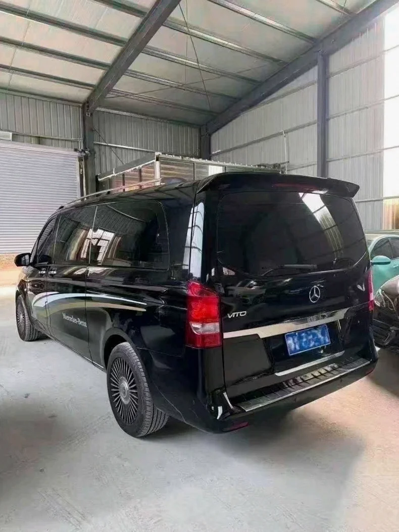 奔驰威霆 后面外观三