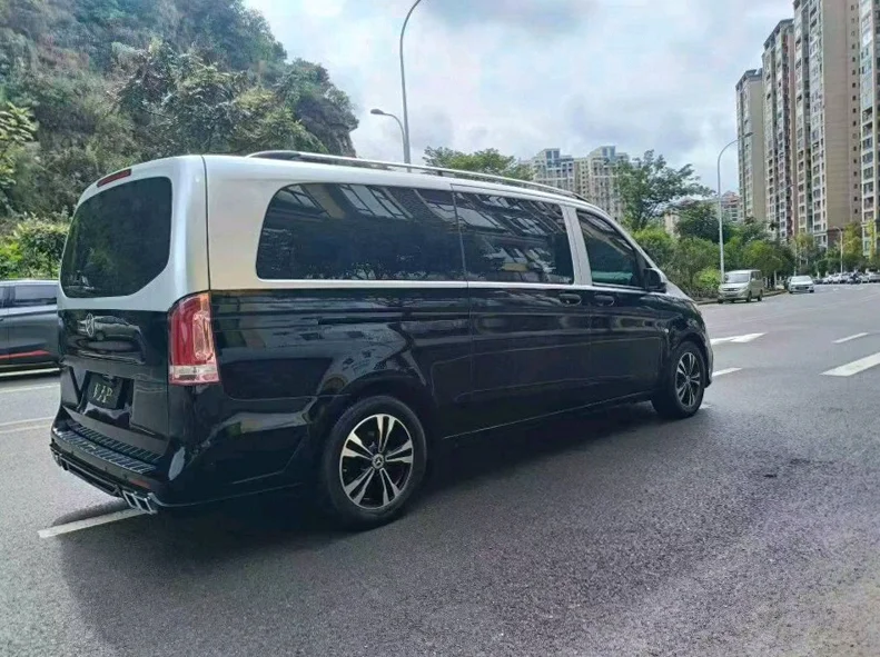 奔驰威霆 后面外观二