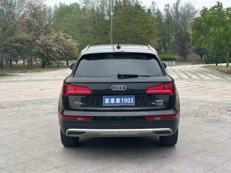 奥迪Q5 后面外观三