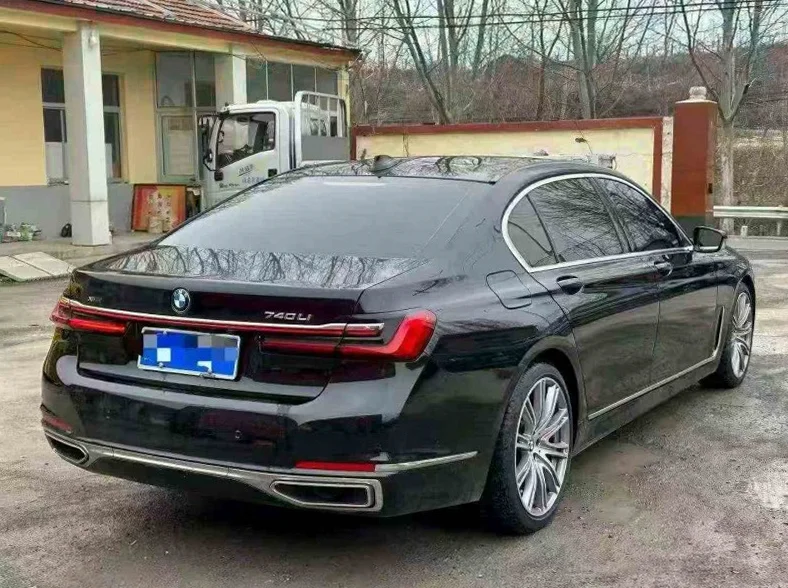 宝马7系 后面外观三