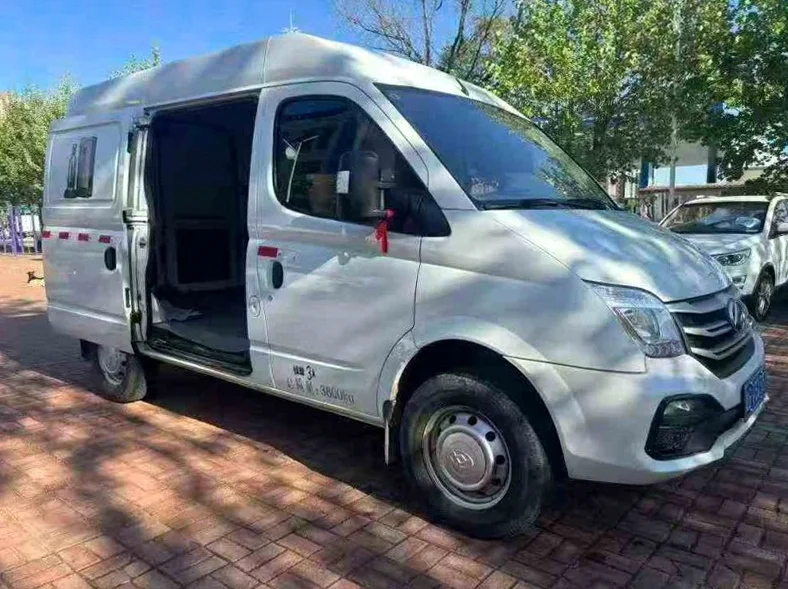 大通V80 正面外观三