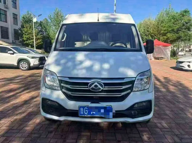 21年大通V80 2.0T柴油三座中顶箱货
