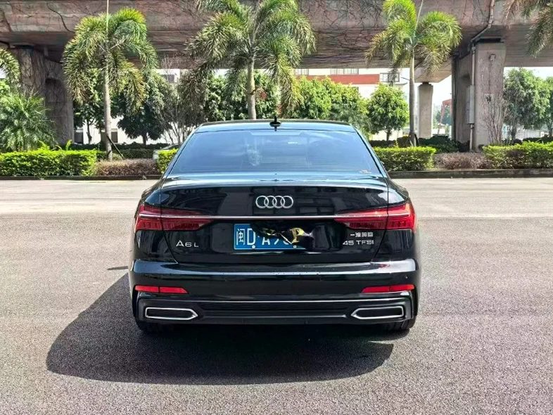 奥迪A6L 驾驶室