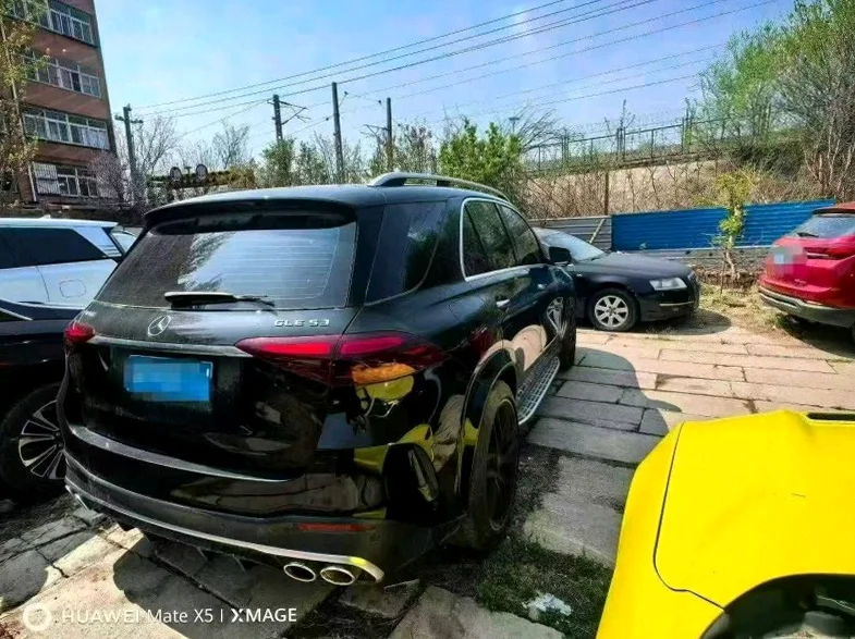 奔驰AMG 后面外观一