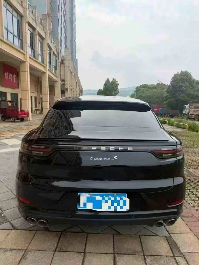 保时捷卡宴 驾驶室