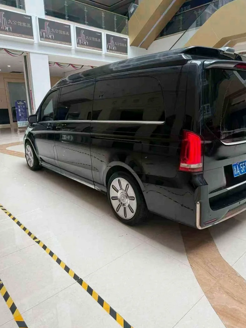 奔驰V 驾驶室