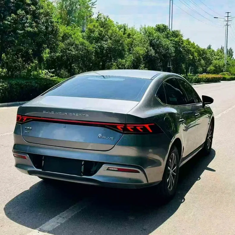 比亚迪秦 驾驶室
