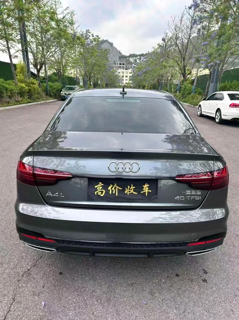 奥迪A4L 后面外观一