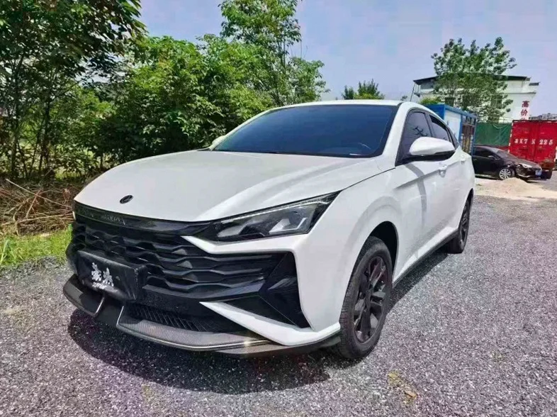 东风奕炫 正面外观三