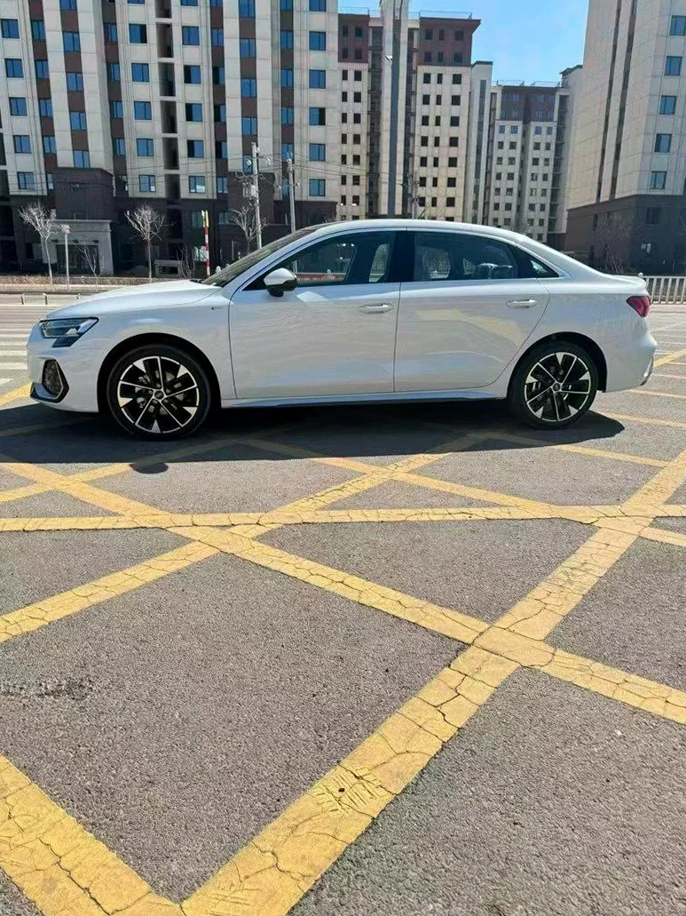 奥迪A3 正面外观三