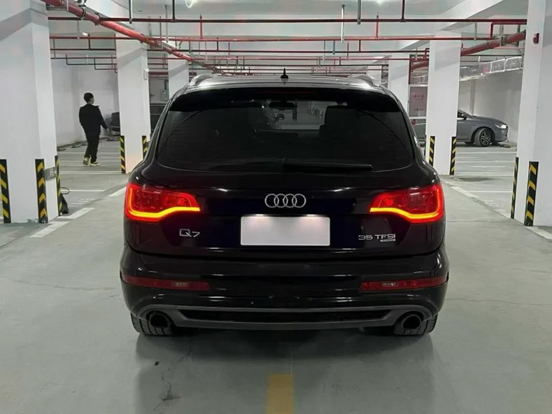 奥迪Q7 驾驶室