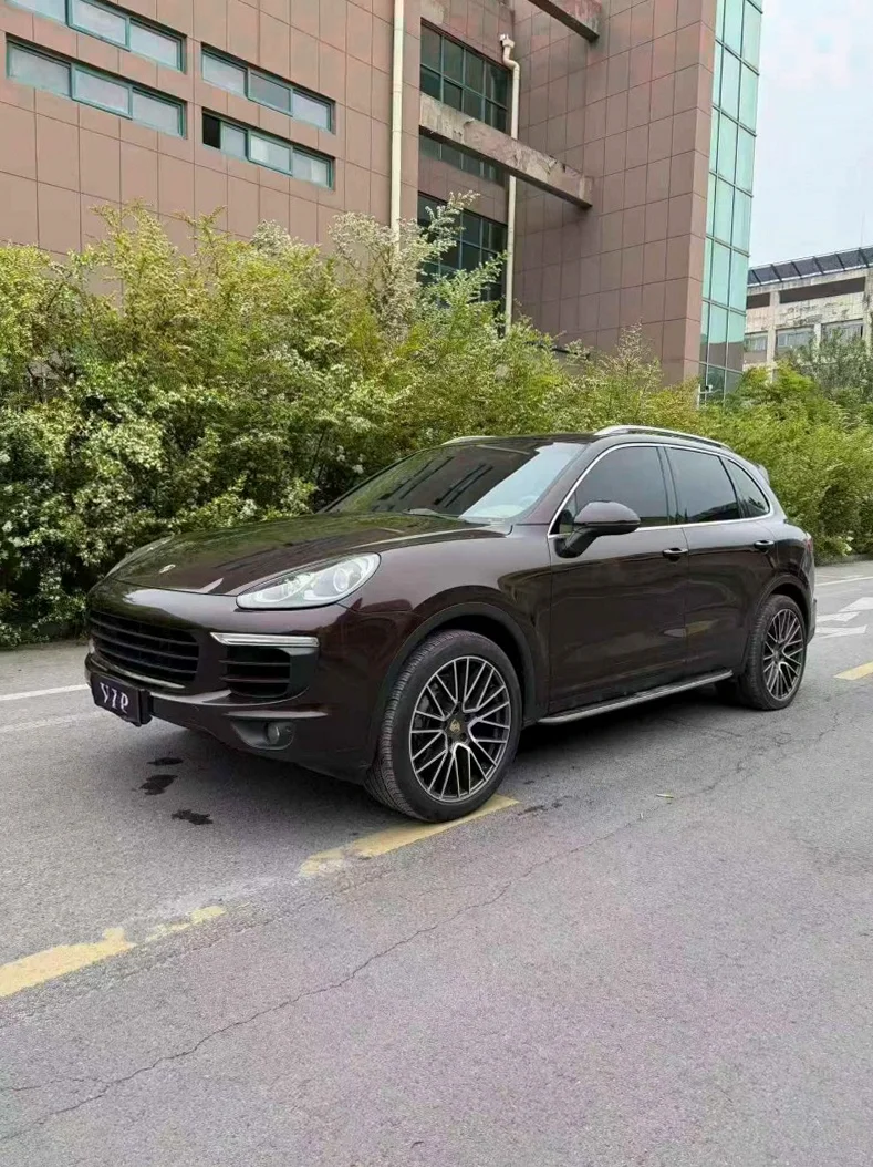 保时捷卡宴 正面外观二