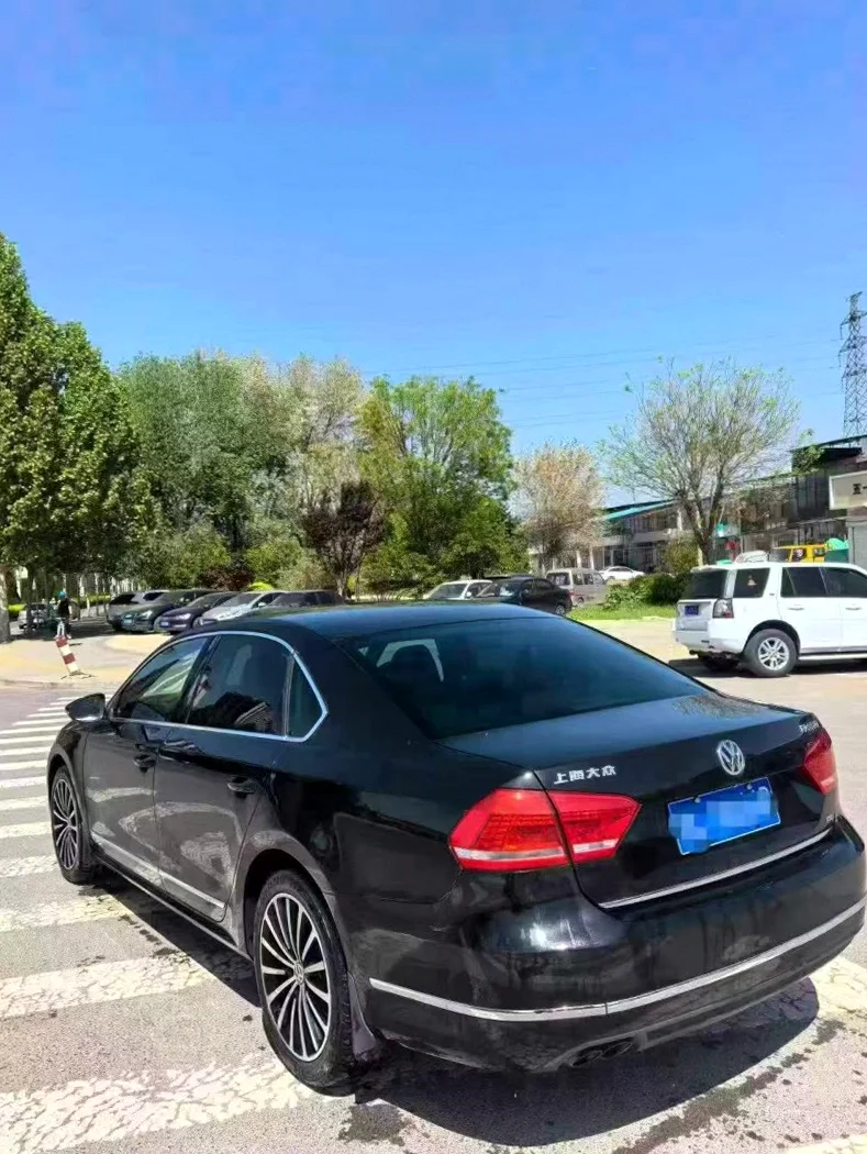 大众帕萨特 后面外观一