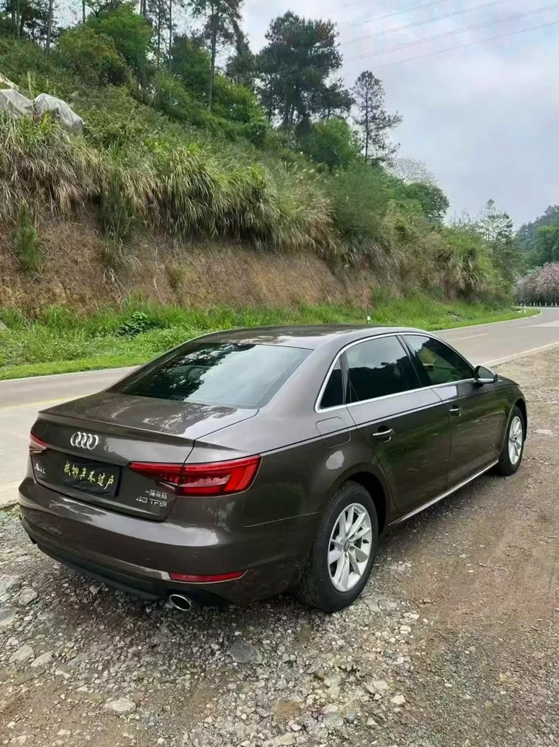 奥迪A4L 驾驶室