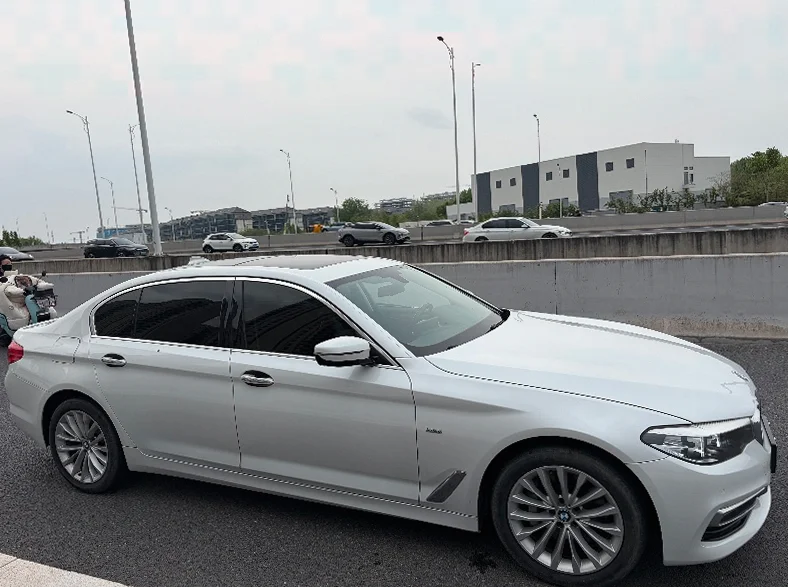 宝马5系 正面外观三