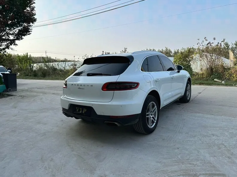 保时捷Macan 后面外观一