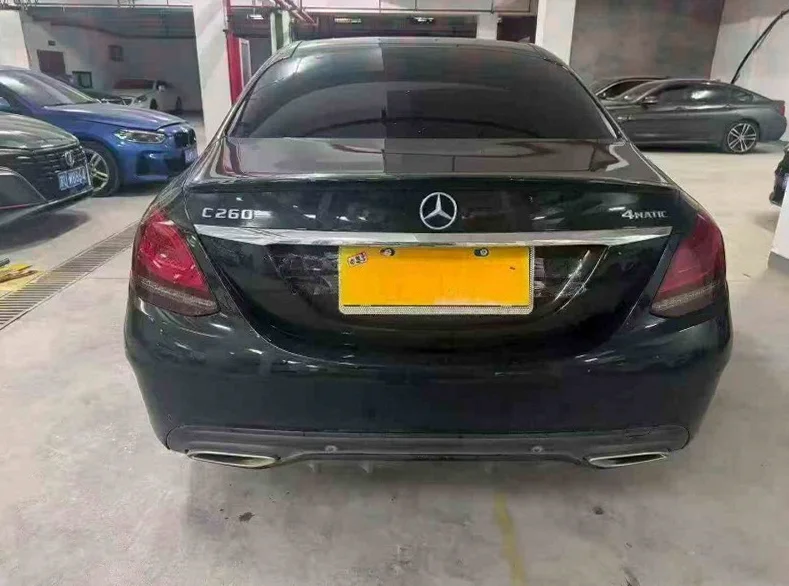 奔驰C 驾驶室