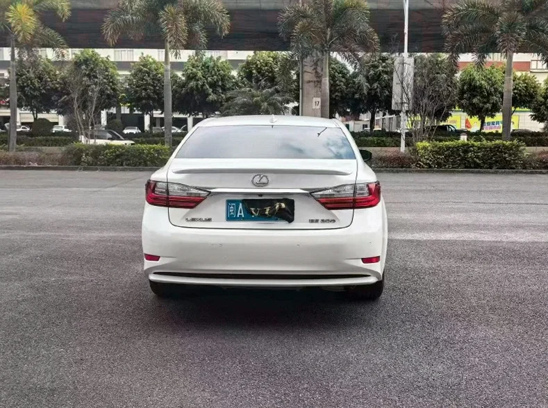 雷克萨斯ES 驾驶室