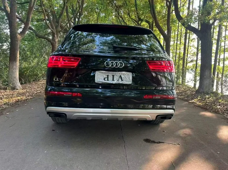 奥迪Q7 驾驶室