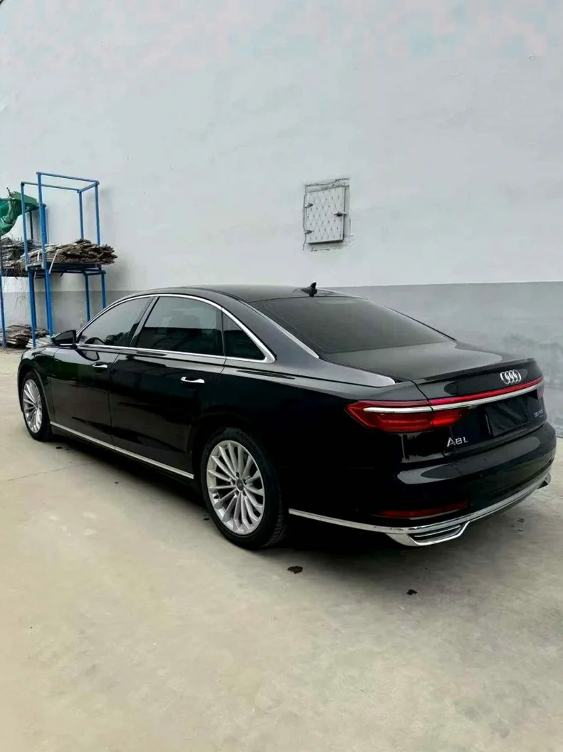 奥迪A8L 驾驶室