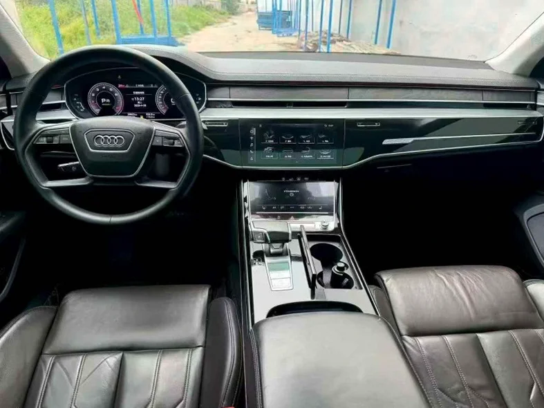 奥迪A8L 后面外观三