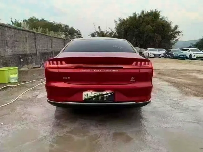 比亚迪汉 驾驶室
