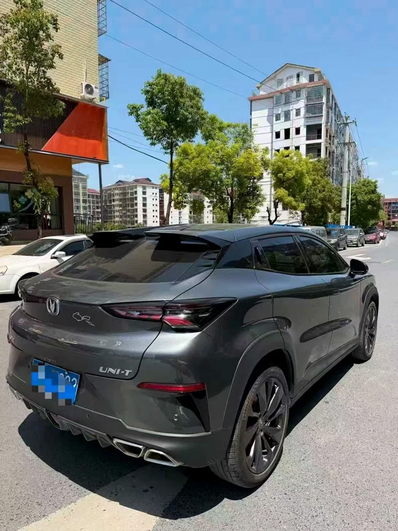 长安汽车UNI 后面外观三