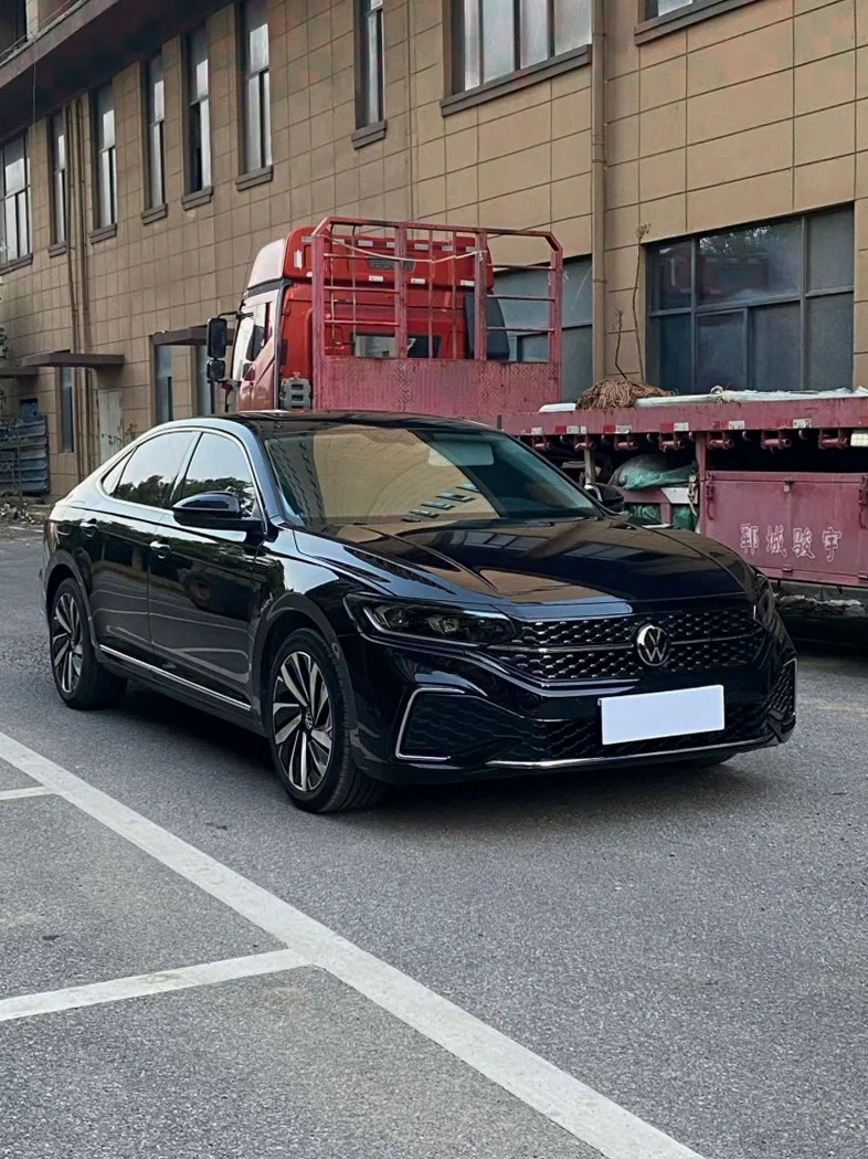 大众帕萨特 正面外观二