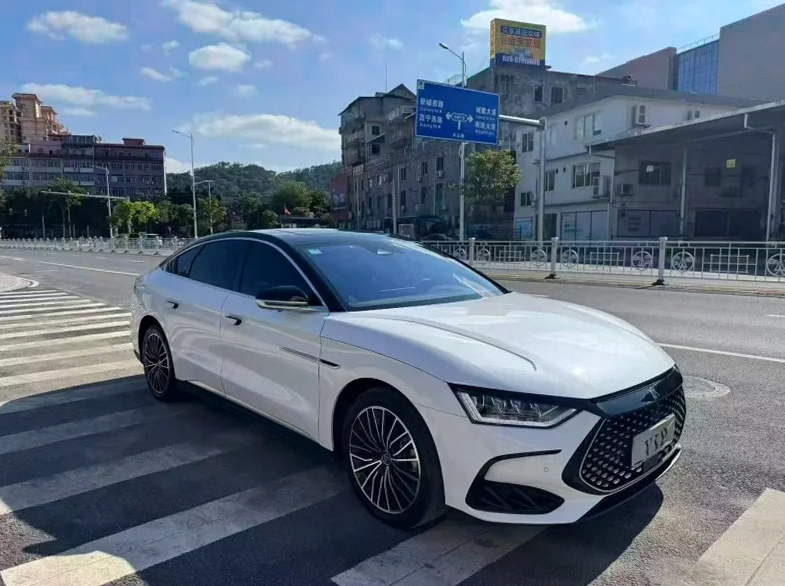 比亚迪汉 正面外观二