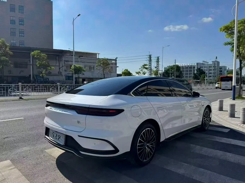 比亚迪汉 内饰后排