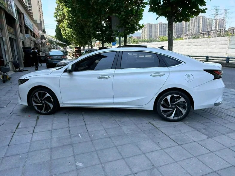 长安汽车锐程 正面外观二