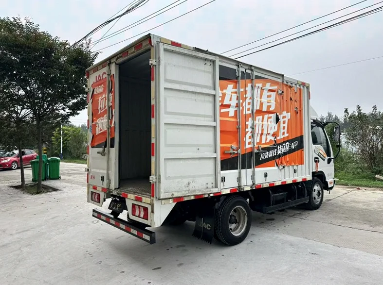 江淮康铃 内饰后排