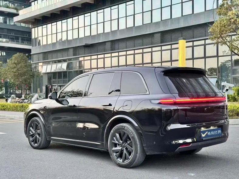 理想L8 后面外观三