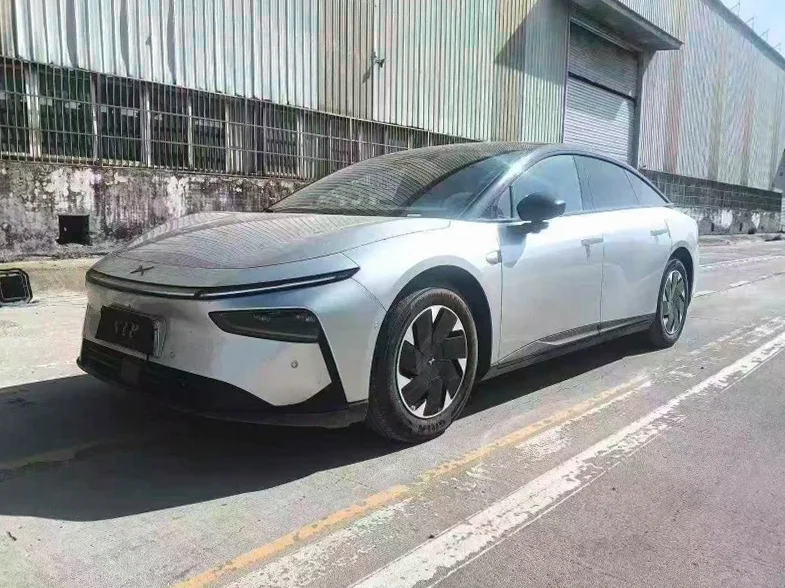 小鹏汽车p7 正面外观三