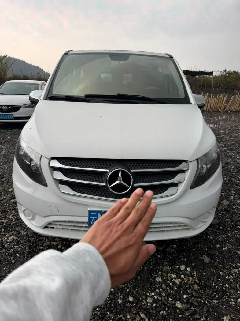 16年奔驰威霆 2.0T商务车