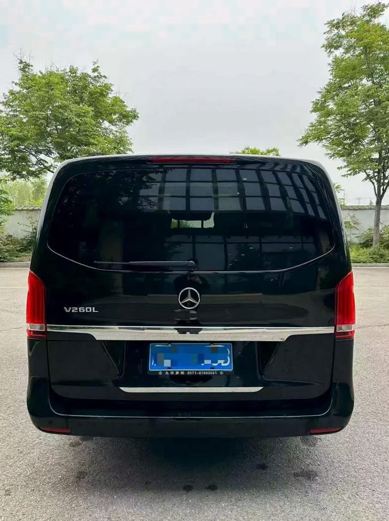 奔驰V 驾驶室