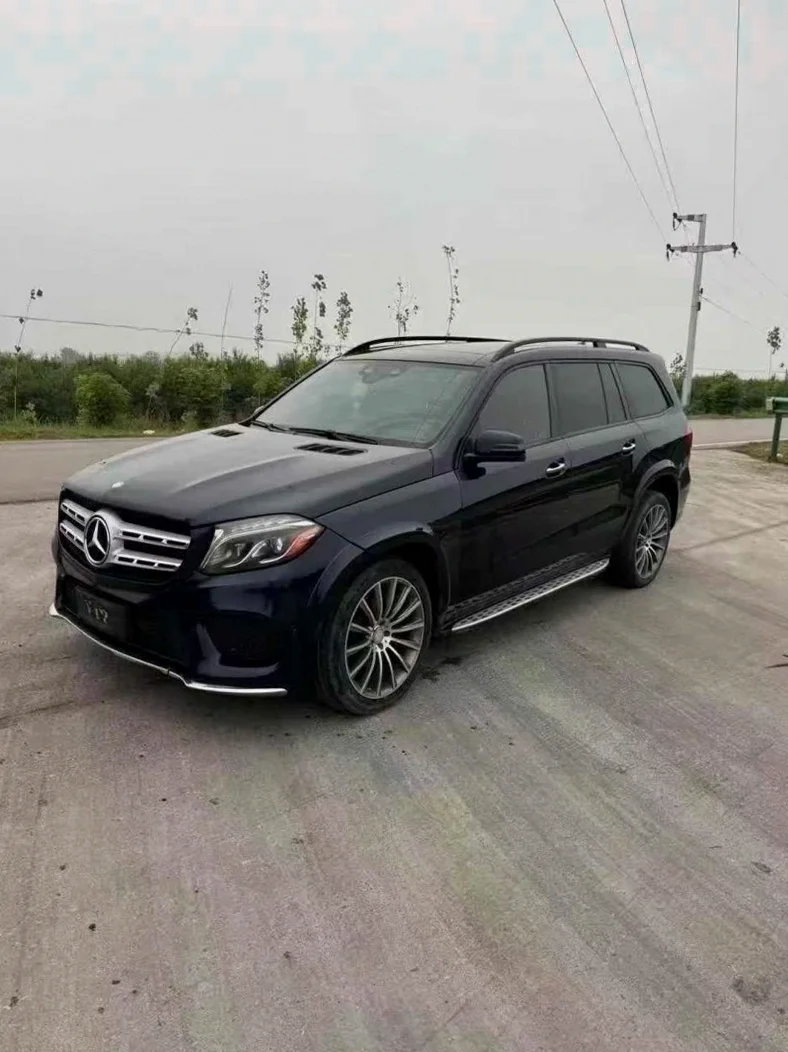 奔驰GLS 正面外观二
